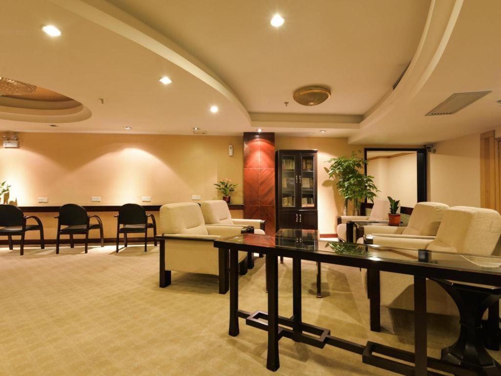 Hotel New Pearl River 4*