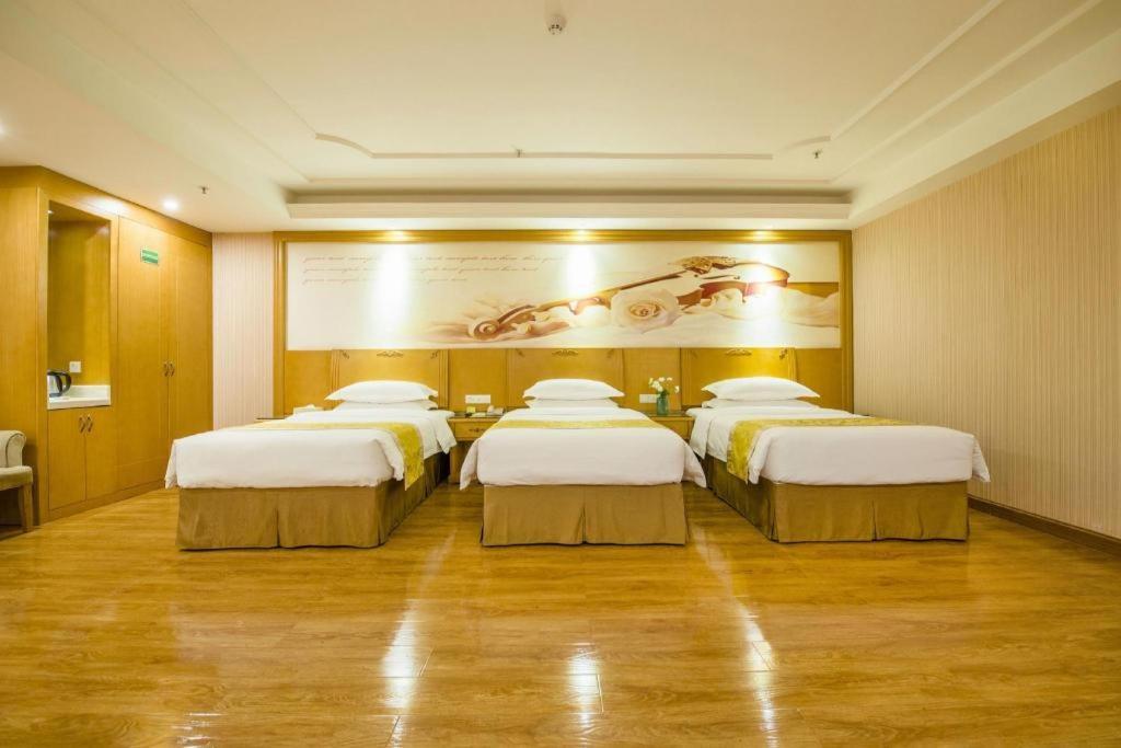 Vienna Panyu Shiqiao Center Branch 4*