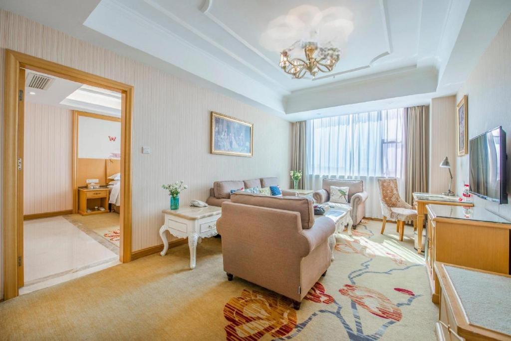 Vienna Panyu Shiqiao Center Branch 4*