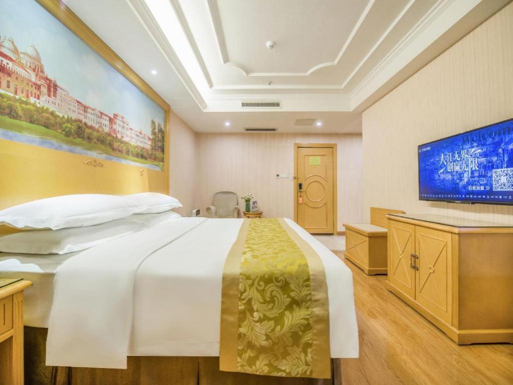 Vienna Panyu Shiqiao Center Branch Hotel 4*