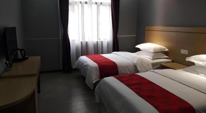 Ying Feng Yuan Hotel 2*