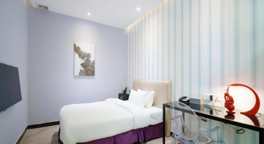 J Town Hotel 3*
