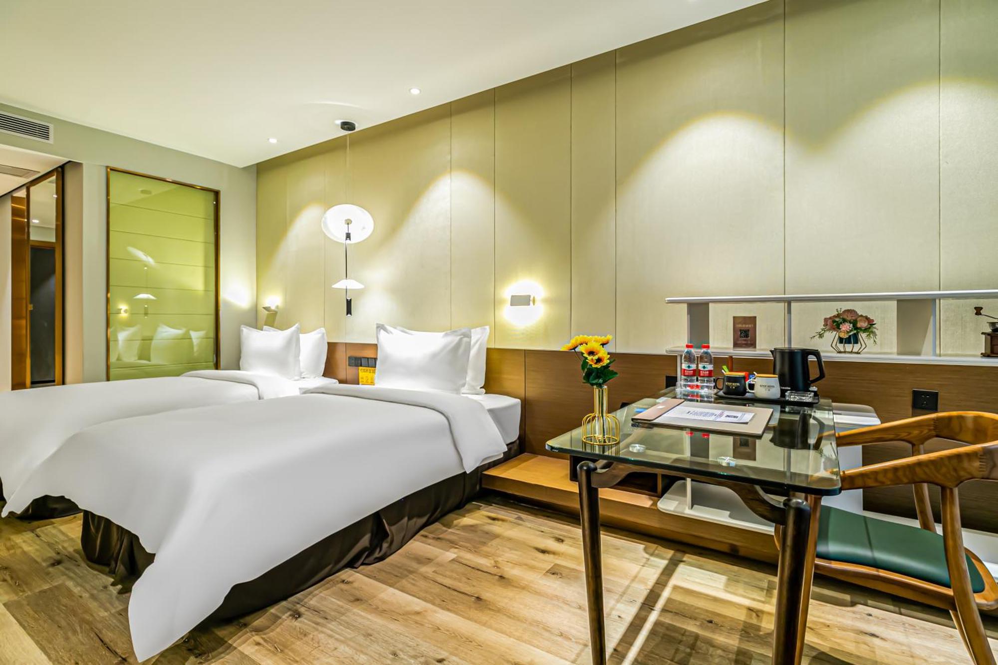 Huiju Hotel 3*