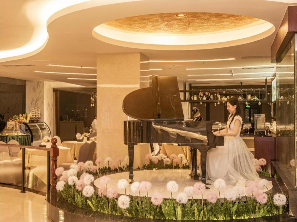 Junyue Hotel 4*