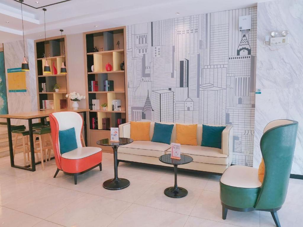 Hotel Comfort Jiaokou Metro Station 2*