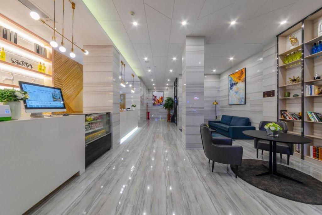 Comfort Shixi Metro Station Pazhou Exhibition Hotel 2*