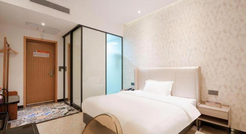 J Town Hotel 3*