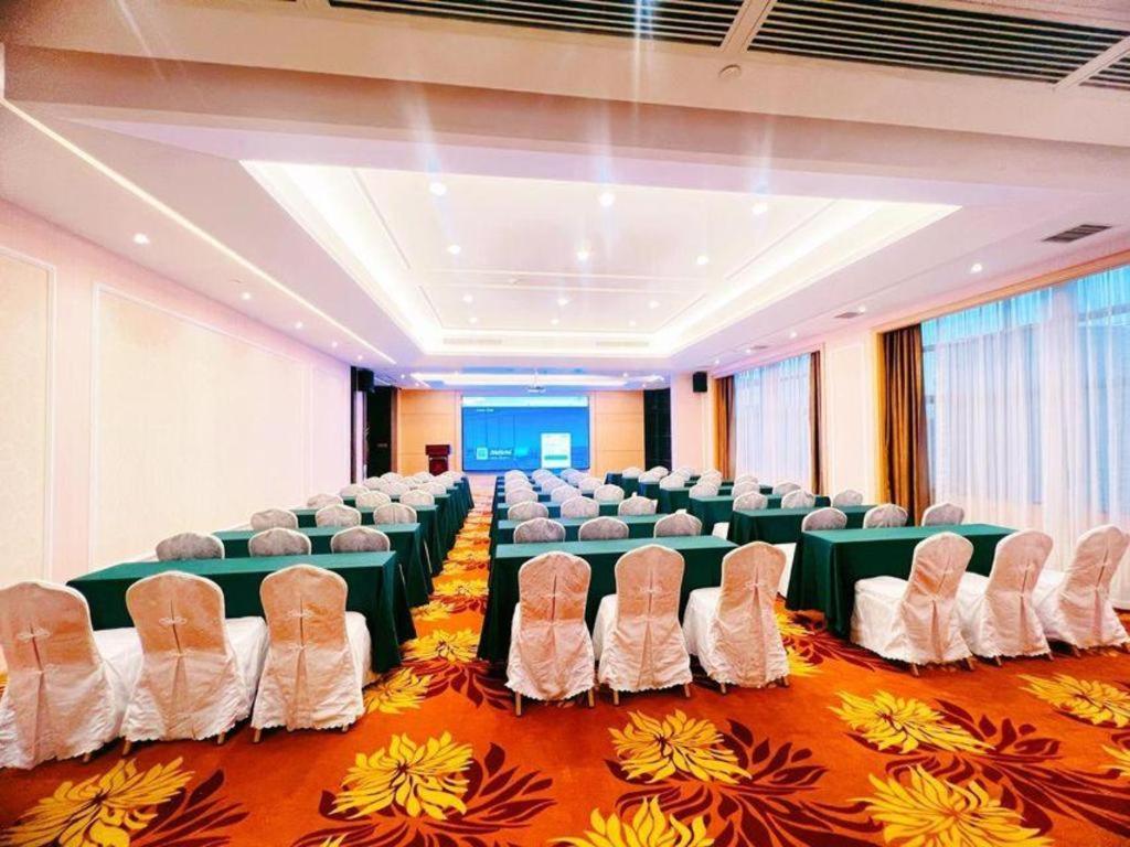 Vienna Panyu Square Hotel Guangzhou