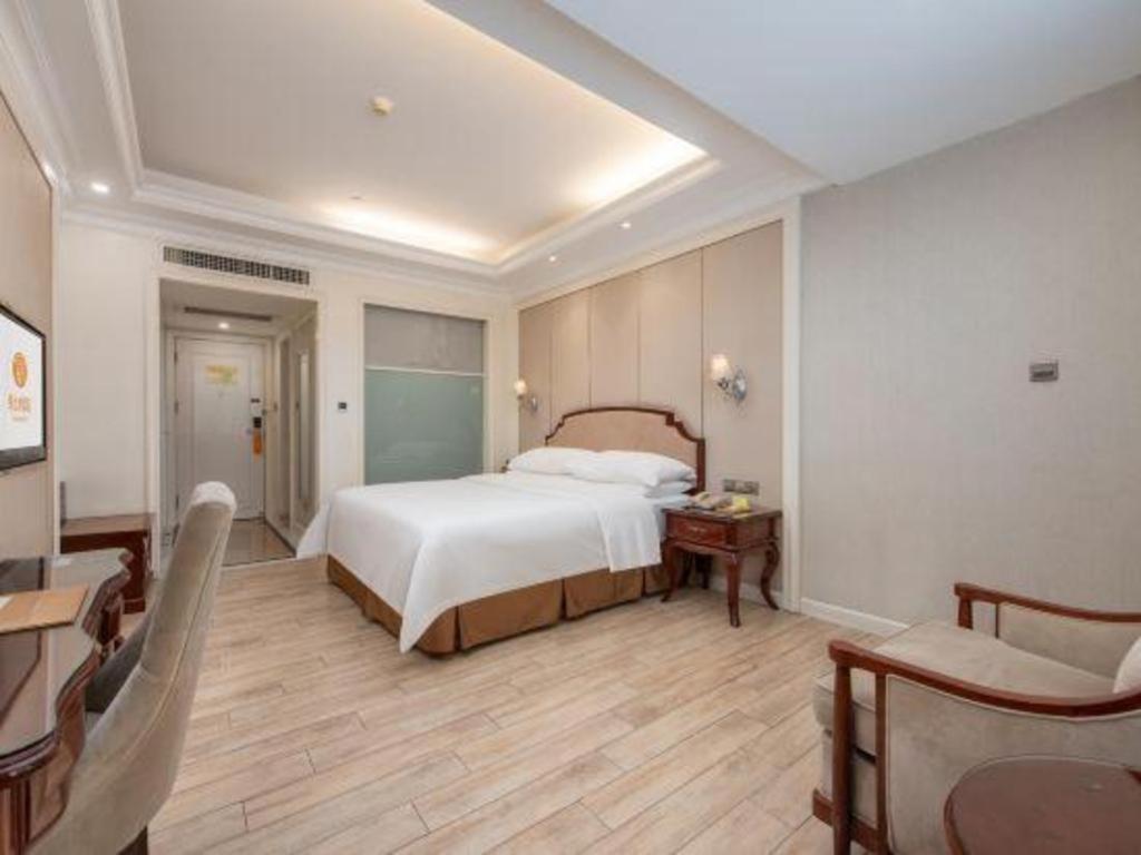 Vienna Baiyun College Jinyuan Plaza Hotel