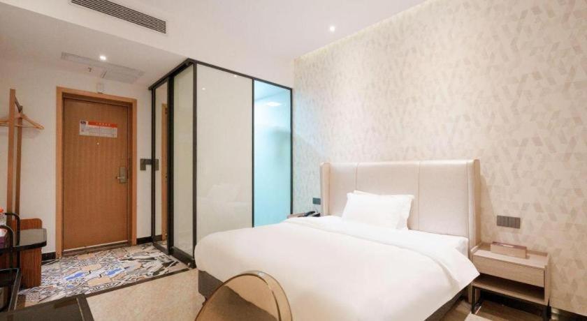 Hotel J Town 3*