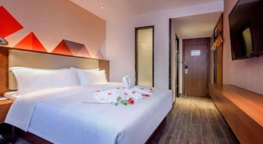 Borrman Railway Station Yuexiu Park Memorial Hall 3*