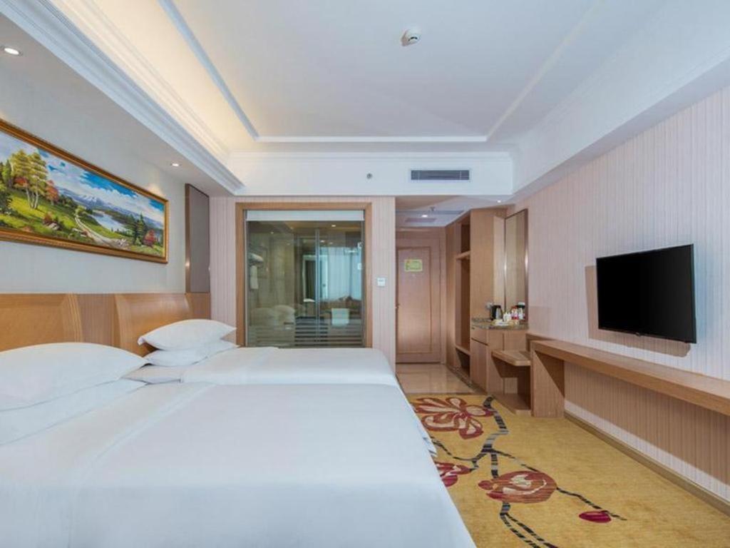 Vienna Baiyun Airport Huadu Avenue Hotel 3*