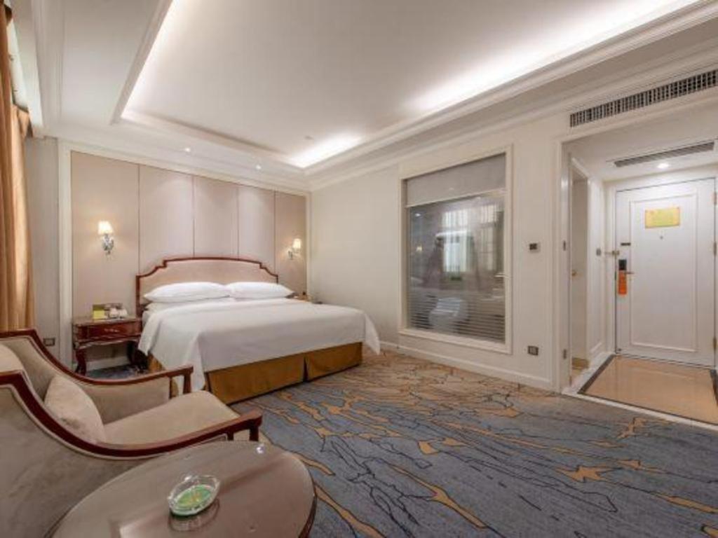 Vienna Baiyun College Jinyuan Plaza 3*