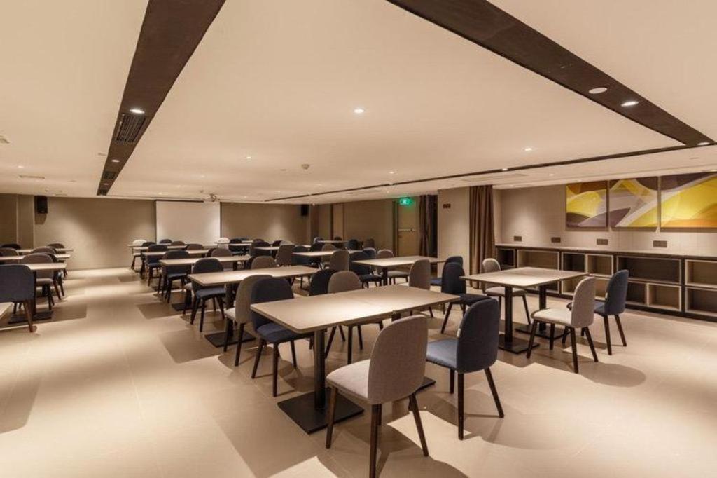 Selected Zhujiang New Town Wuyangcun Metro Station Hotel Guangzhou