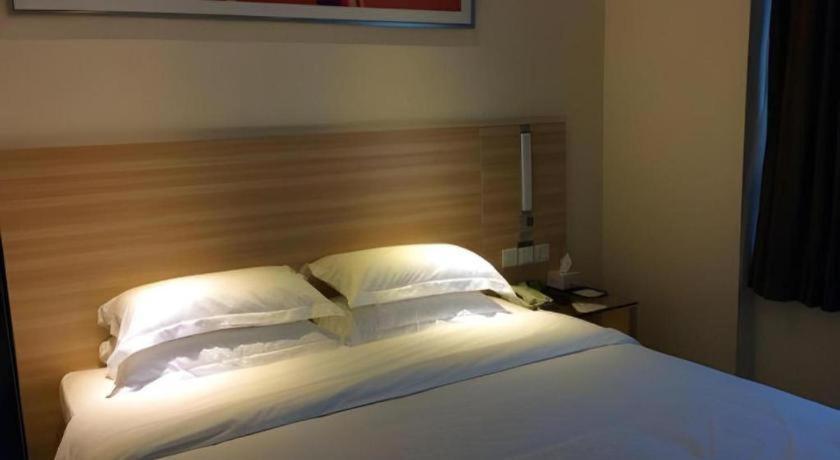 Comfort Tiyu West Road Metro Station Hotel 2*