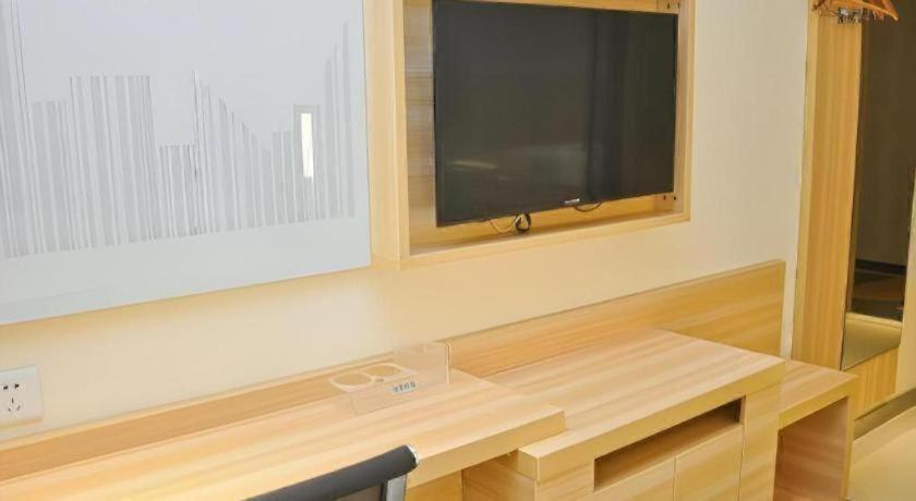 Hotel Comfort Tiyu West Road Metro Station 2*