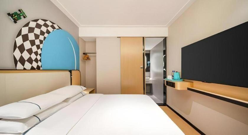 Hotel Comfort Tiyu West Road Metro Station 2*