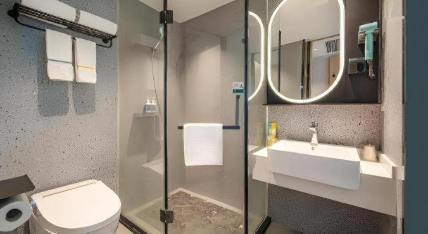 Hotel Comfort Tiyu West Road Metro Station