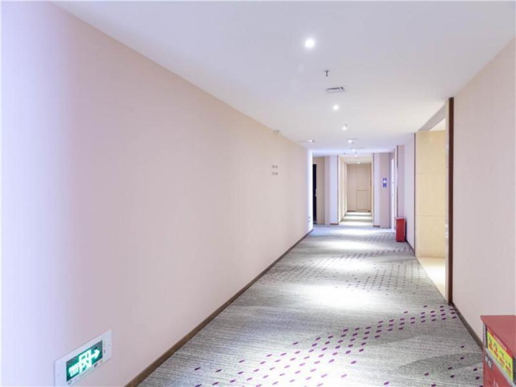 Lavande Zengchen Xintang Light Railway Station Hotel