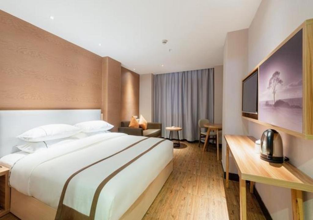 Jtour Zhongluotan Metro Station Hotel 2*