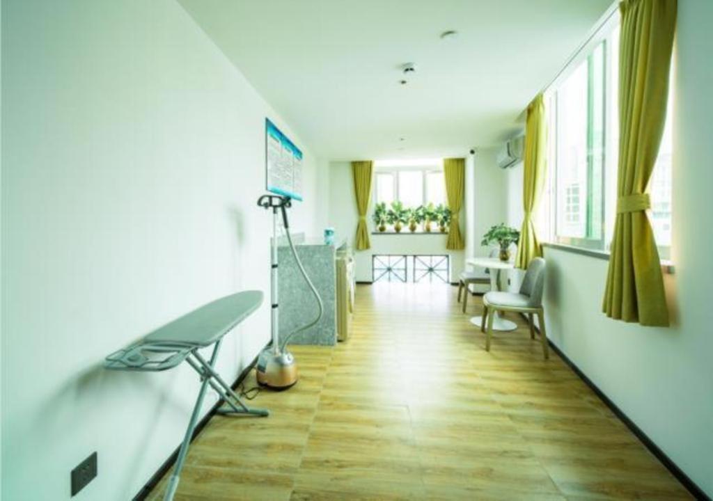 Hotel Echarm Changlong Shiqiao Metro Station