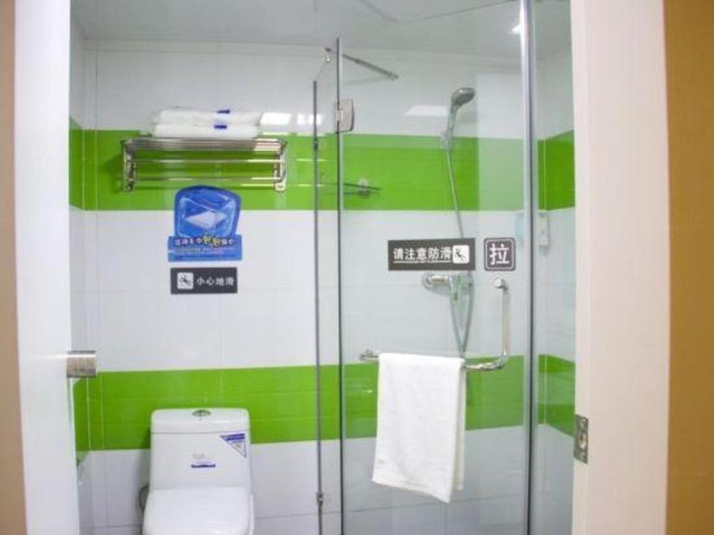 7 Days Huangpu East Zone Times Plaza 2*