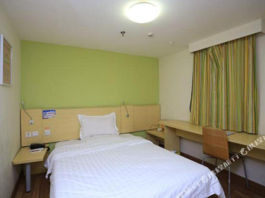 7 Days Huangpu East Zone Times Plaza Hotel 2*