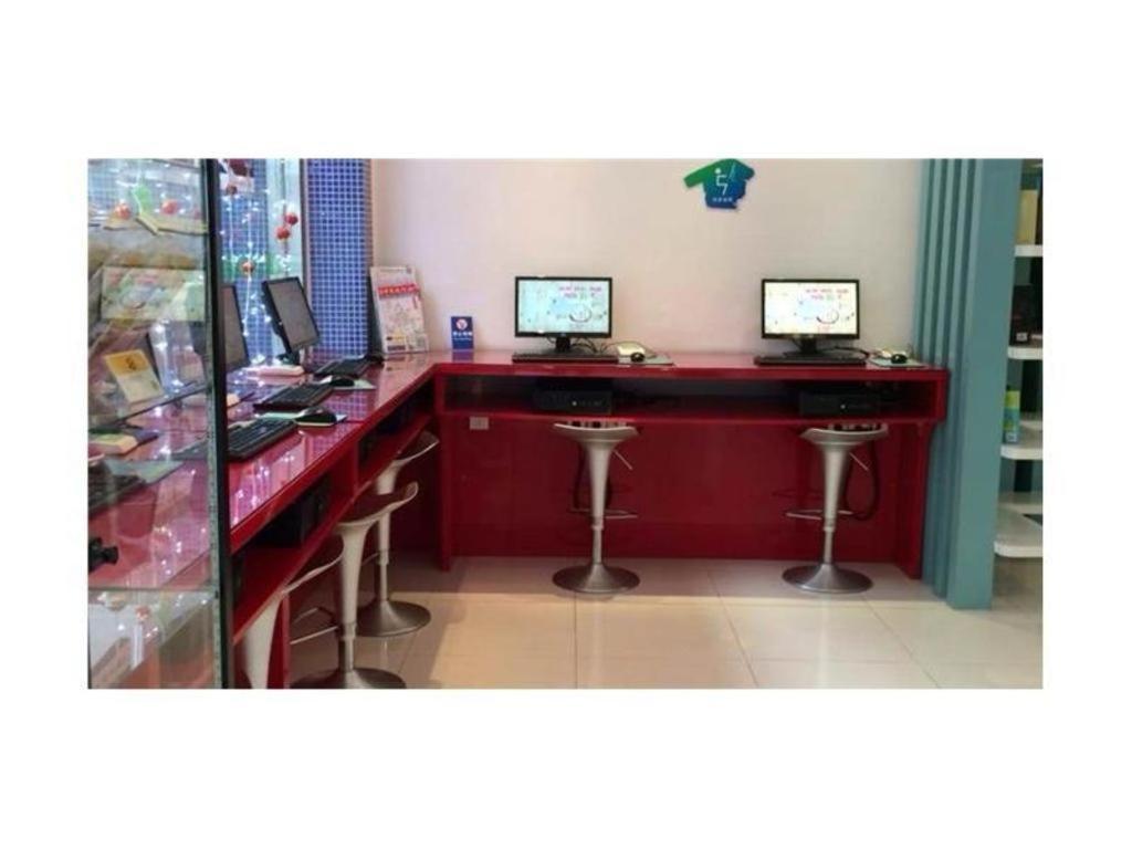 Hi Gangding Metro Station Hotel 2*