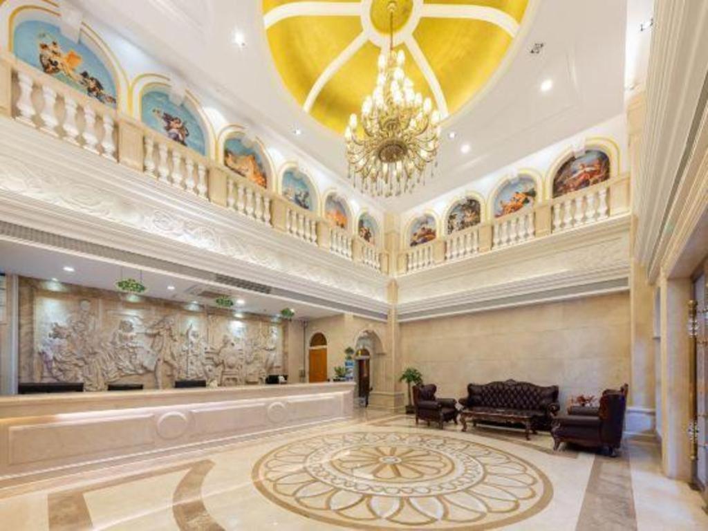 Hotel Vienna Luochongwei Bus Station Branch 3*