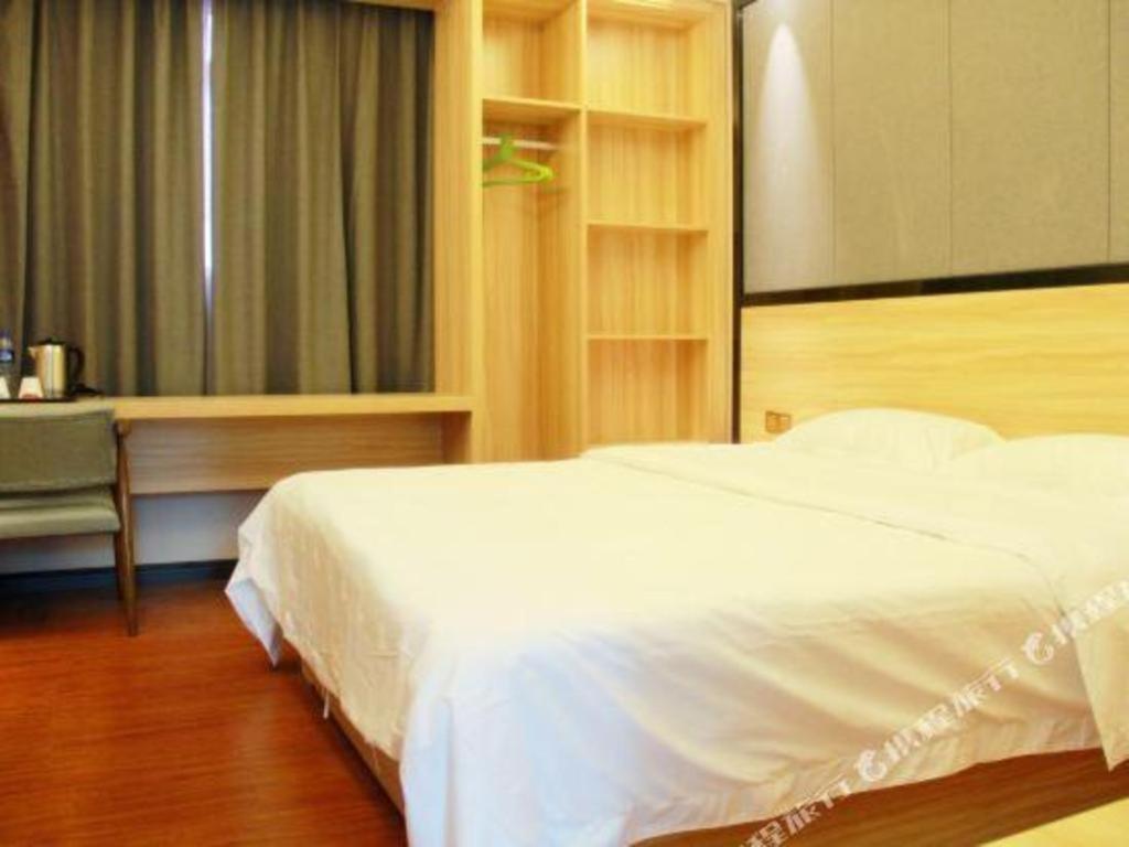 Wenxing Gangding Metro Station Branch Hotel