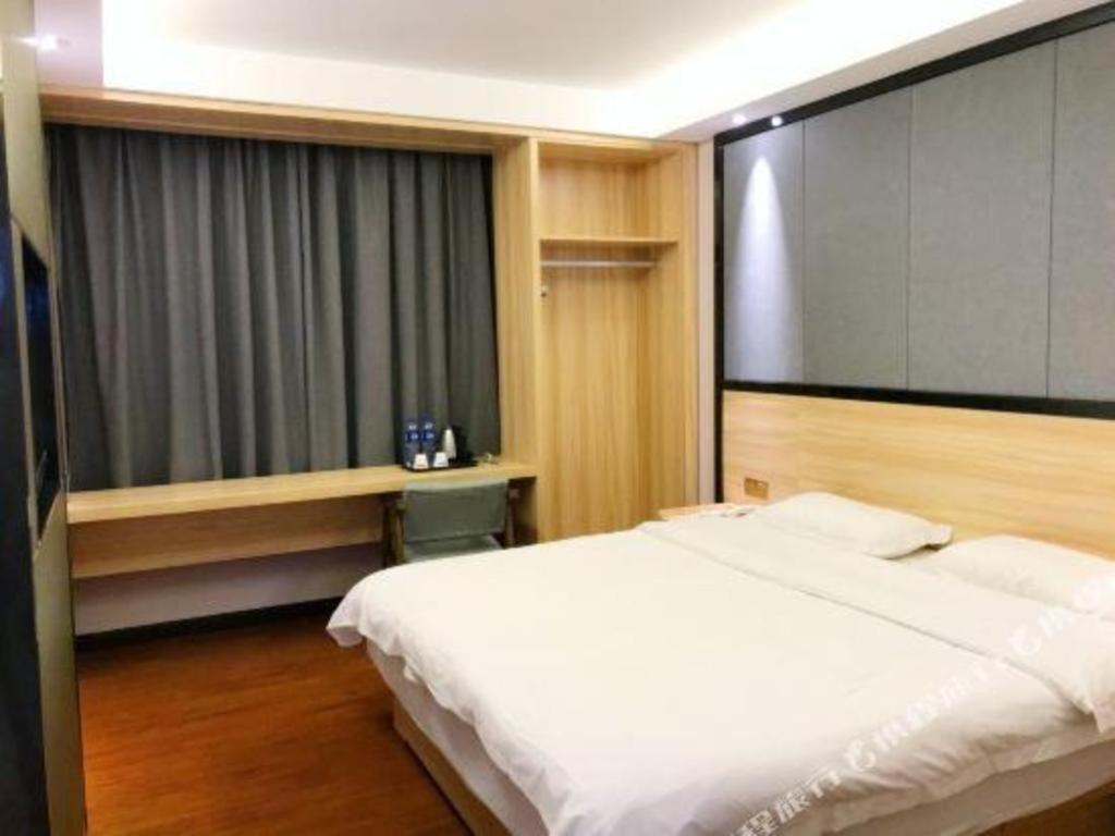 Hotel Wenxing Gangding Metro Station Branch 2*