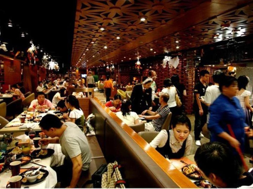 Chuanghui Business Hotel 4*