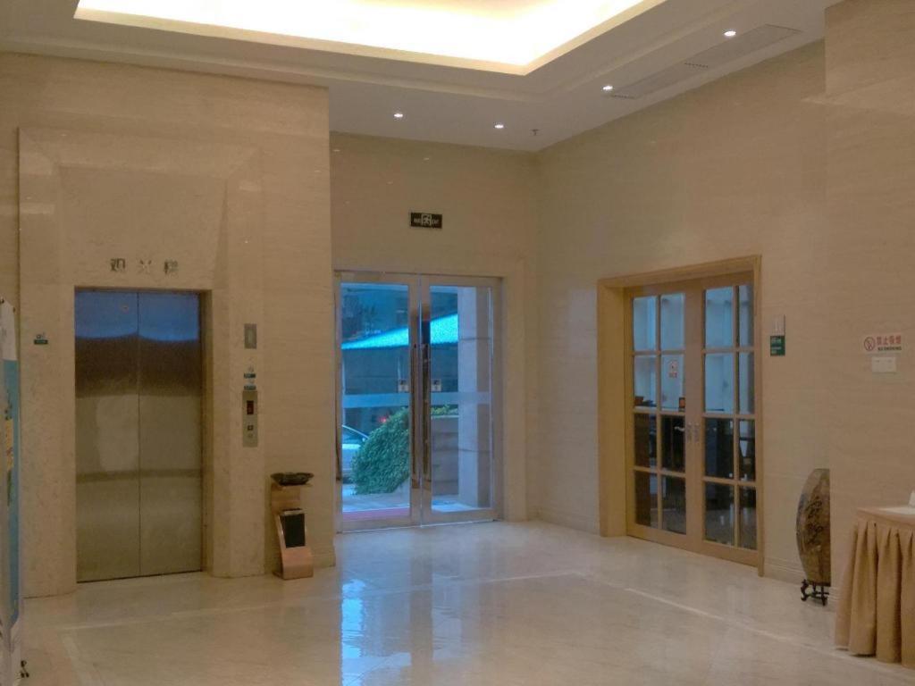 Comfort Hanxi Changlong Shiqiao Metro Station Hotel