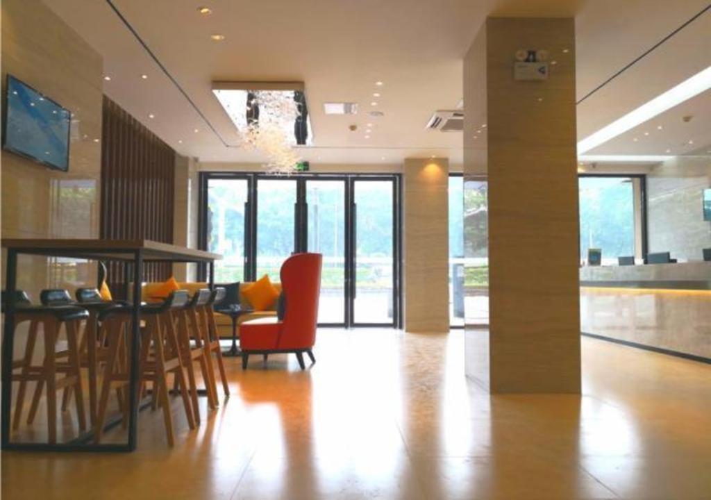 Hotel Comfort Shisanhang Shachong Metro Station 2*