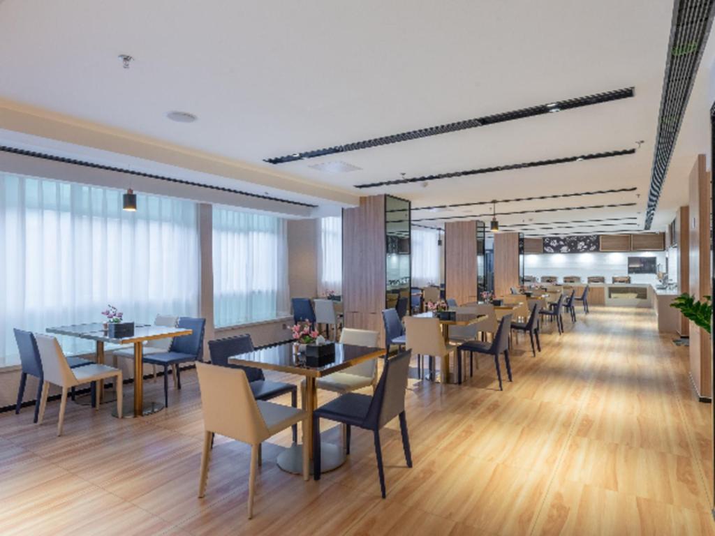 Echarm North Station Cultural Tourism Hotel