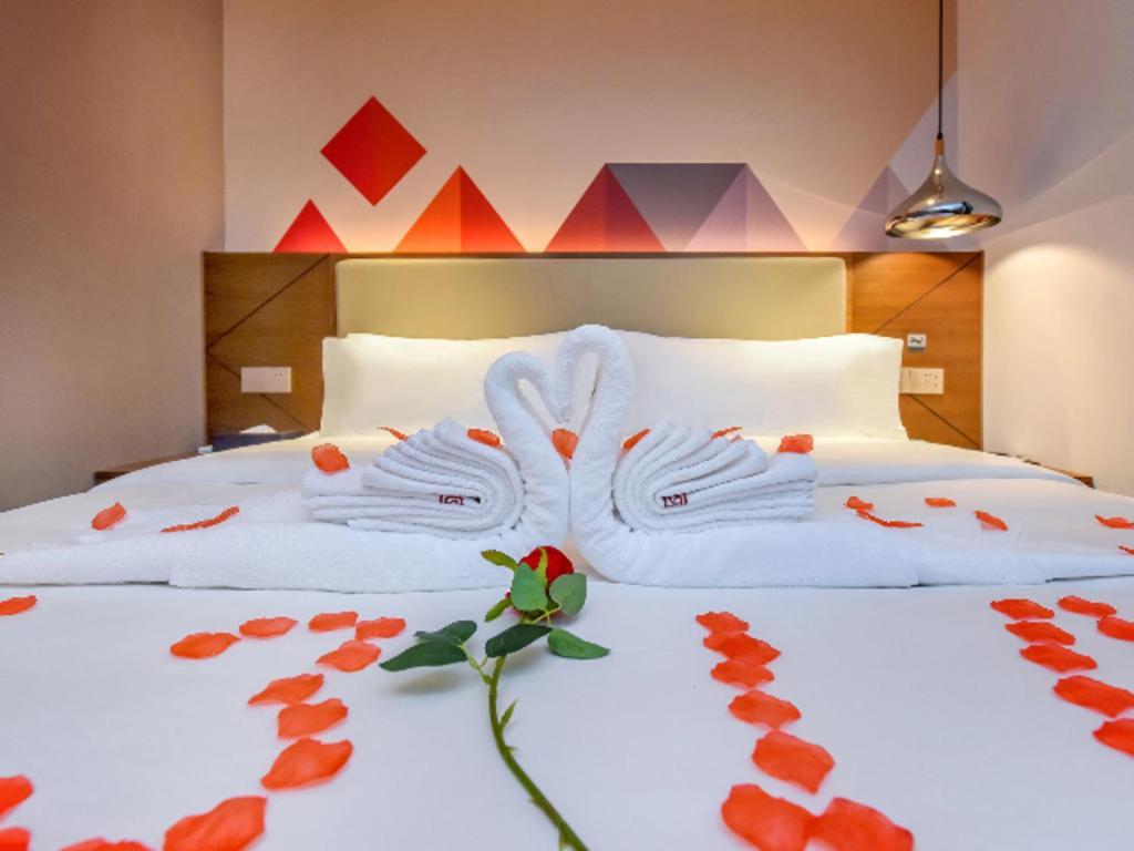 Hotel Borrman Railway Station Yuexiu Park Memorial Hall Canton