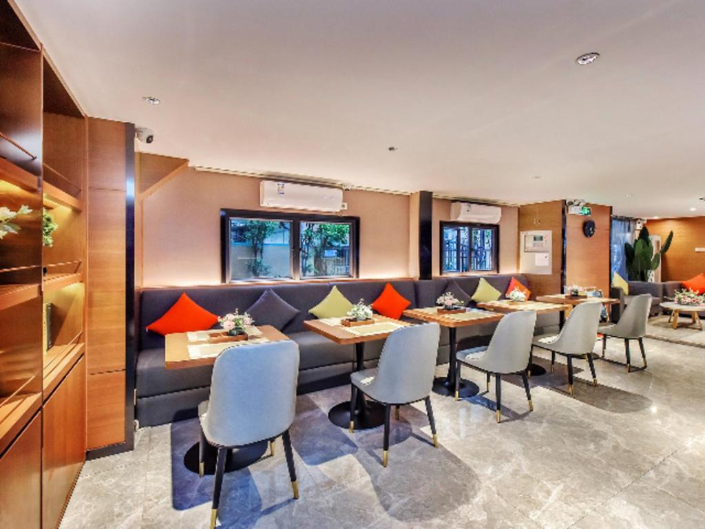 Hotel Borrman Railway Station Yuexiu Park Memorial Hall Canton