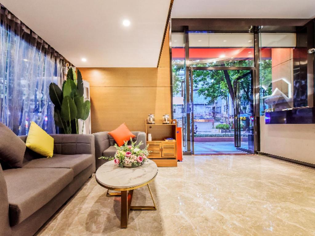 Borrman Railway Station Yuexiu Park Memorial Hall Hotel 3*