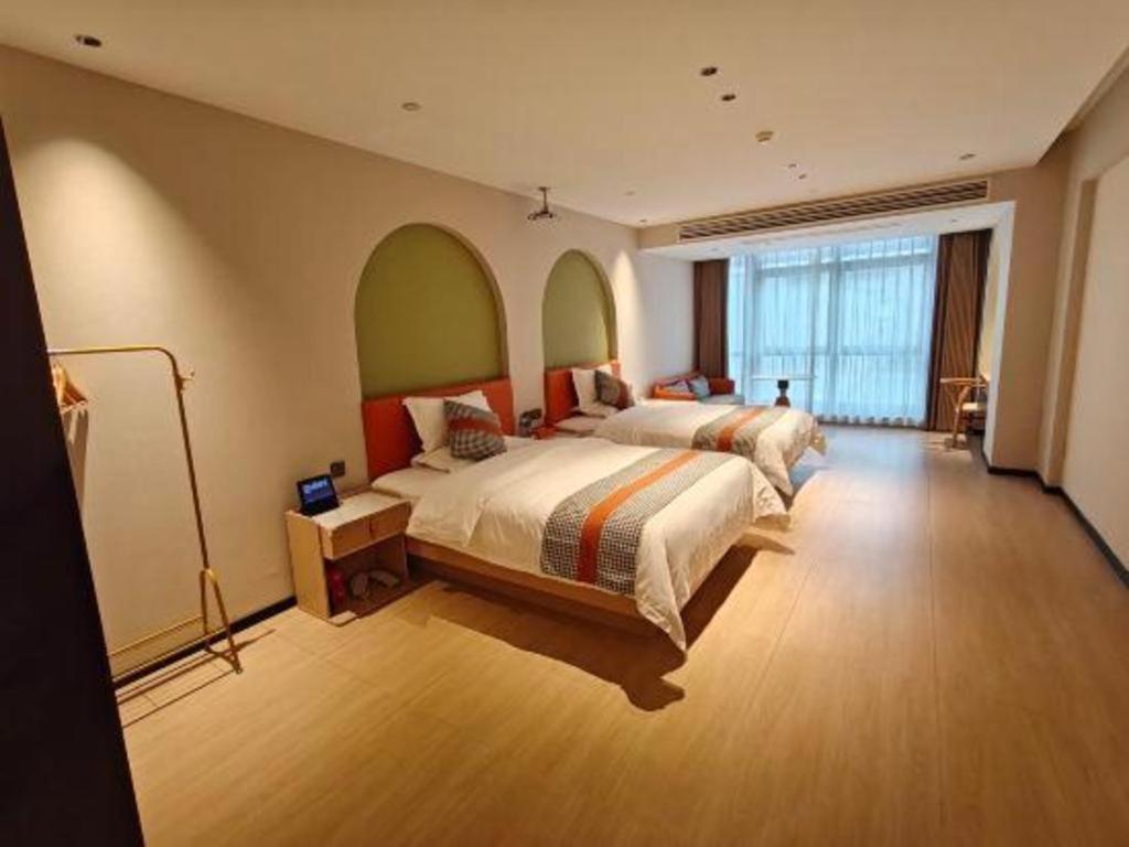 Vienna Panyu Square 3*
