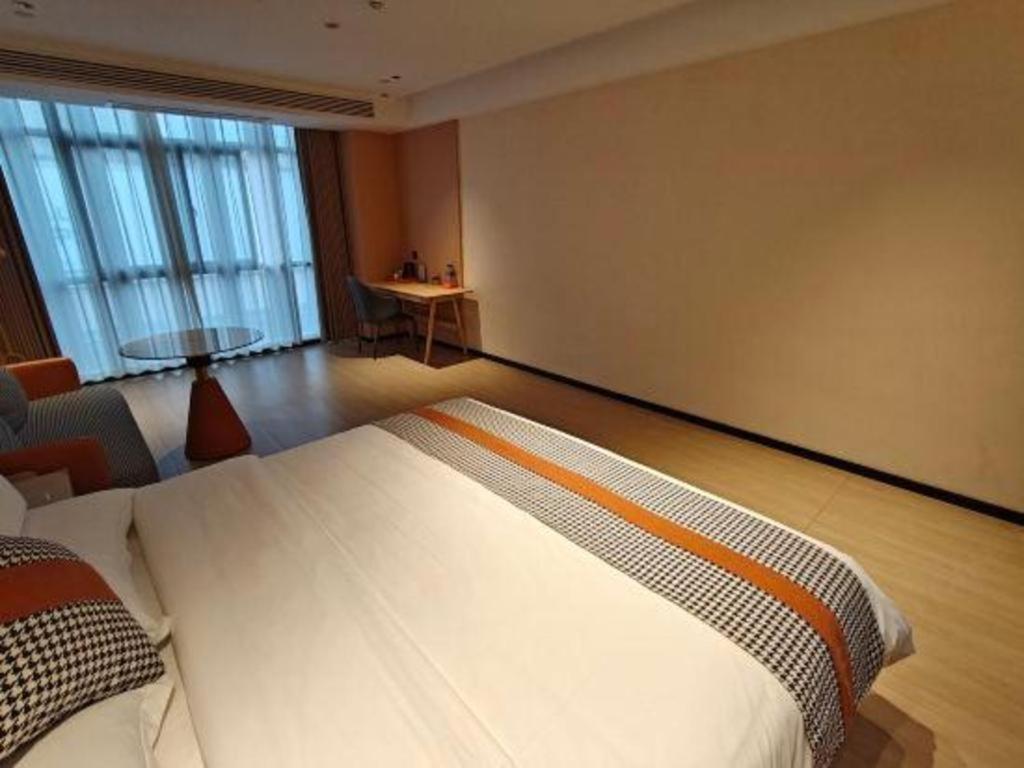 Vienna Panyu Square Hotel 3*