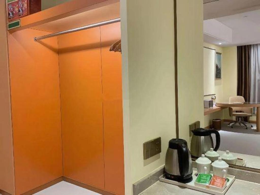 Vienna Panyu Square 3*