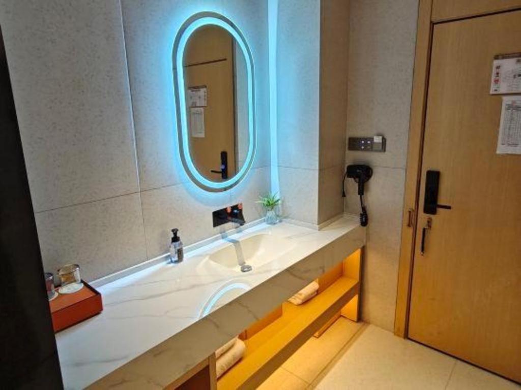 Vienna Panyu Square 3*