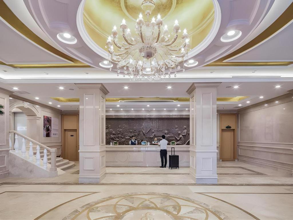 Vienna North Station Huaguoshan Metro Station 3*