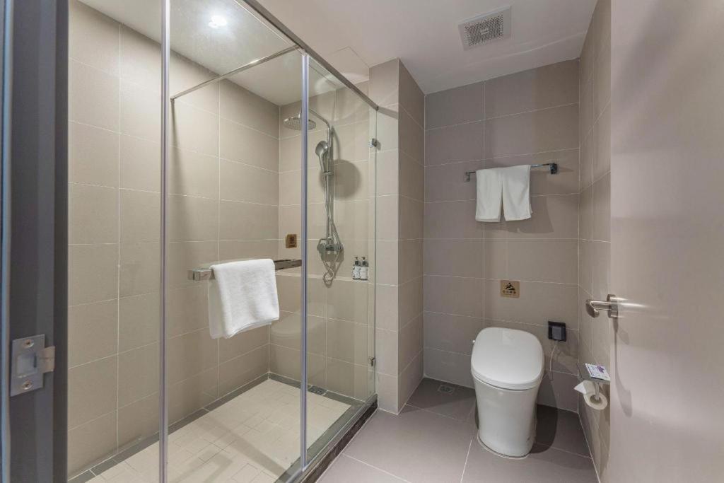 Hotel Selected Zhujiang New Town Wuyangcun Metro Station