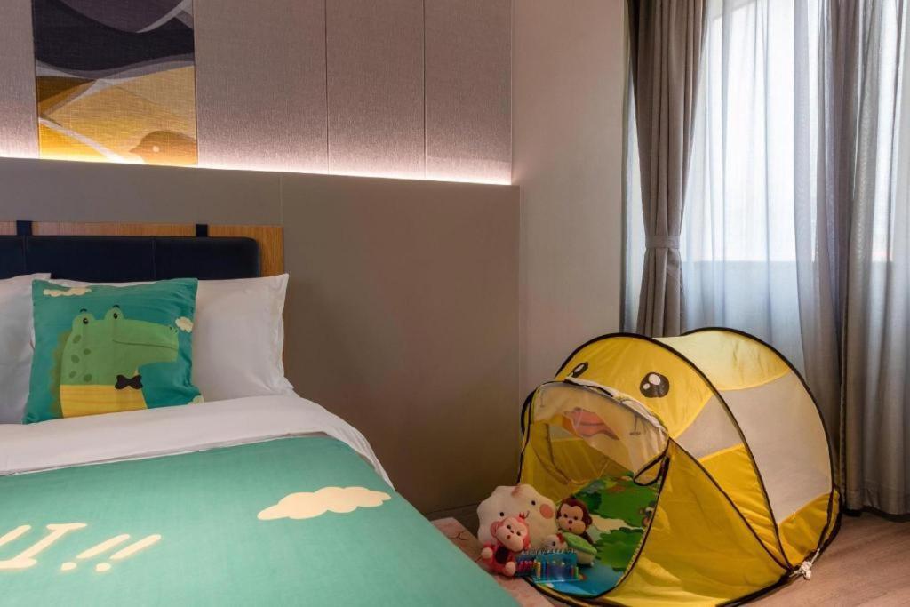 Hotel Selected Zhujiang New Town Wuyangcun Metro Station 3*