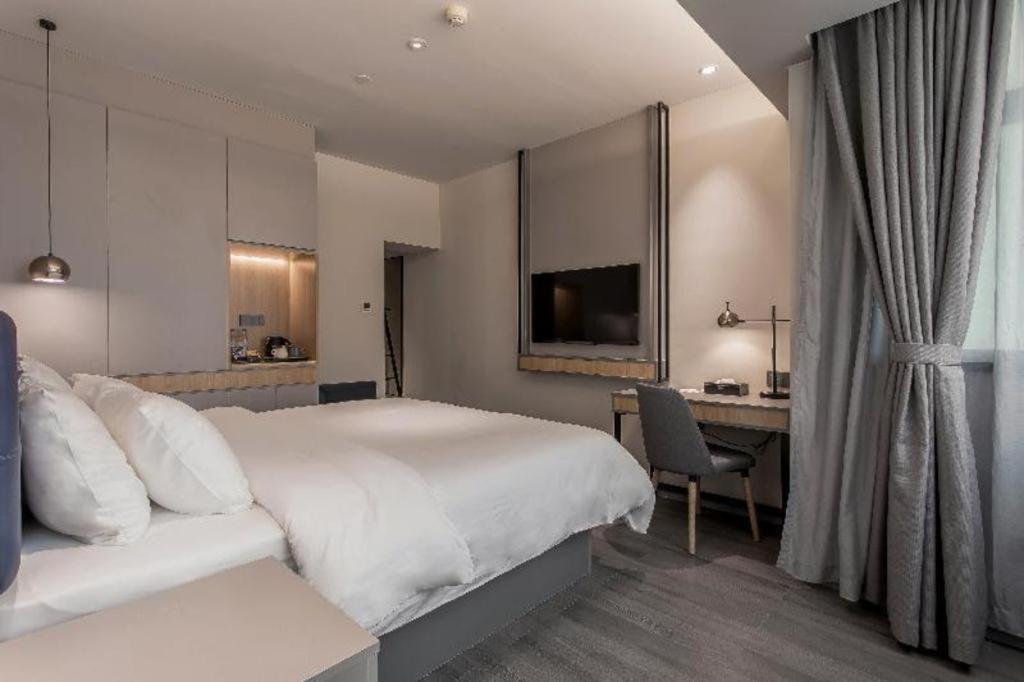 Hotel Selected Zhujiang New Town Wuyangcun Metro Station Guangzhou