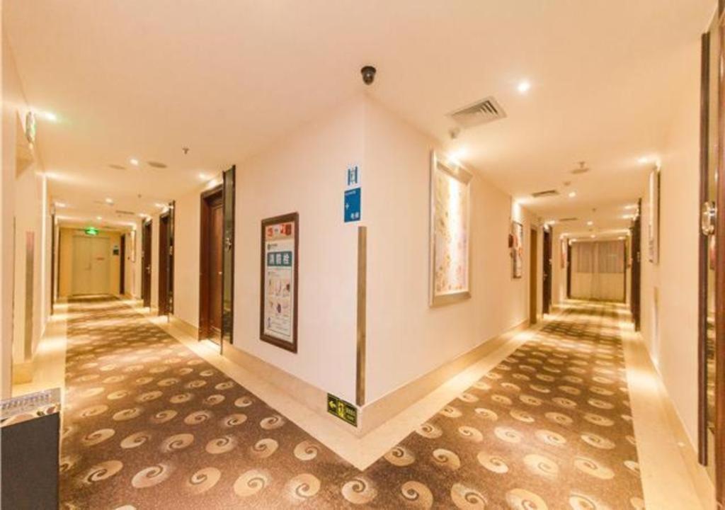 Hotel Comfort Hanxi Changlong Shiqiao Metro Station