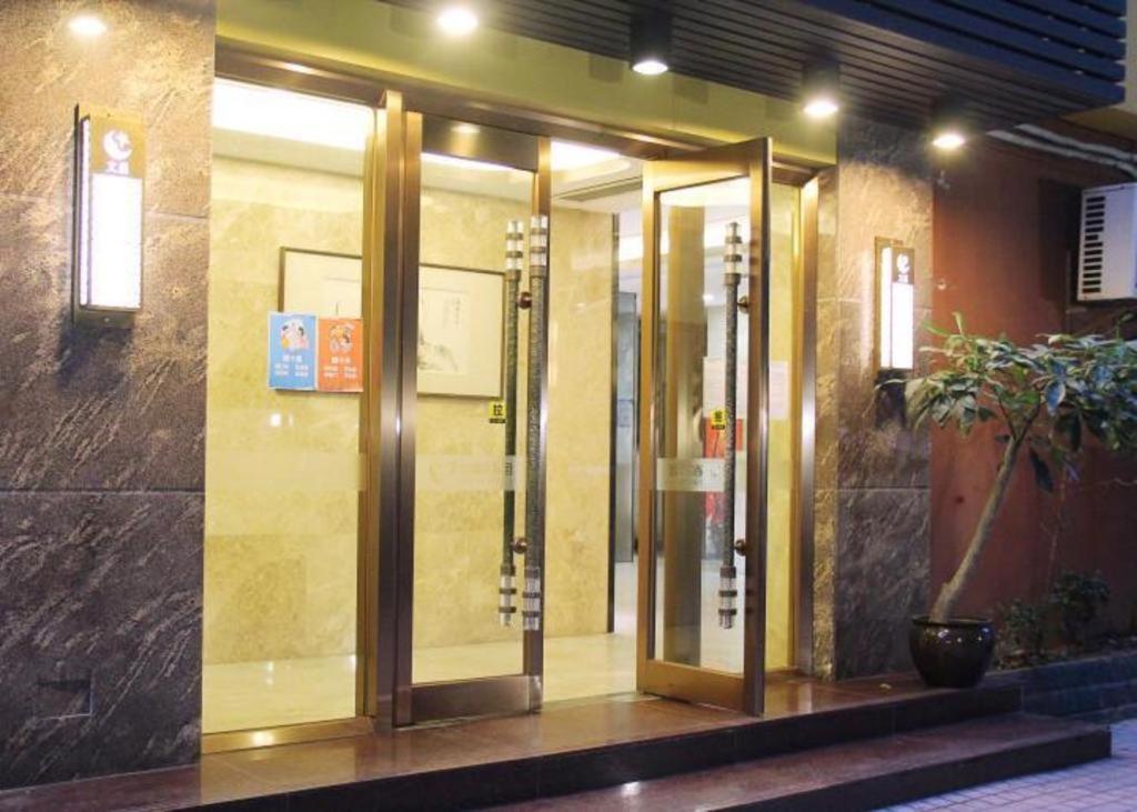 Wenxing Gangding Metro Station Branch Hotel 2*