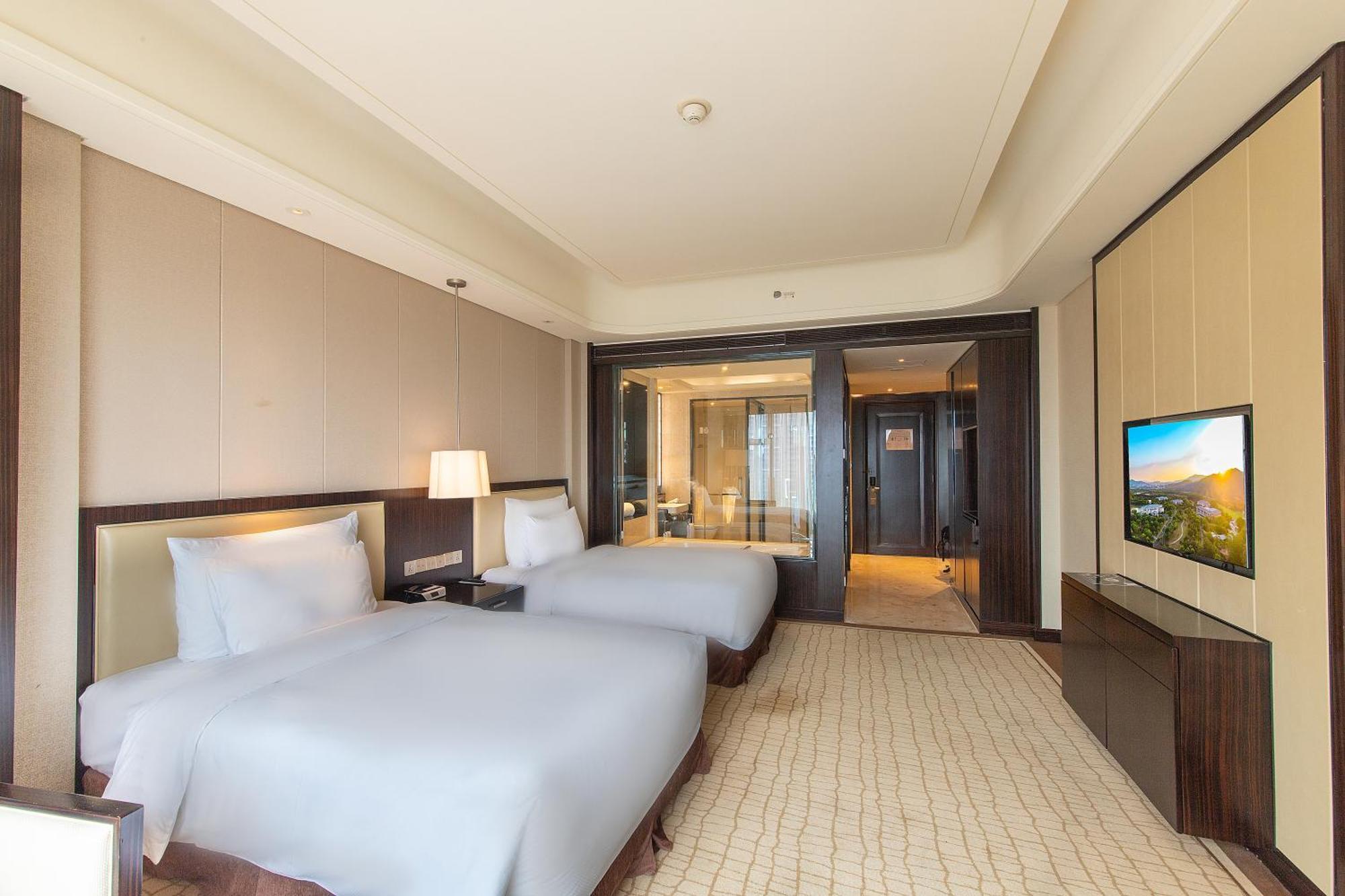 Crowne Plaza Guangzhou Zengcheng Hotel 5*