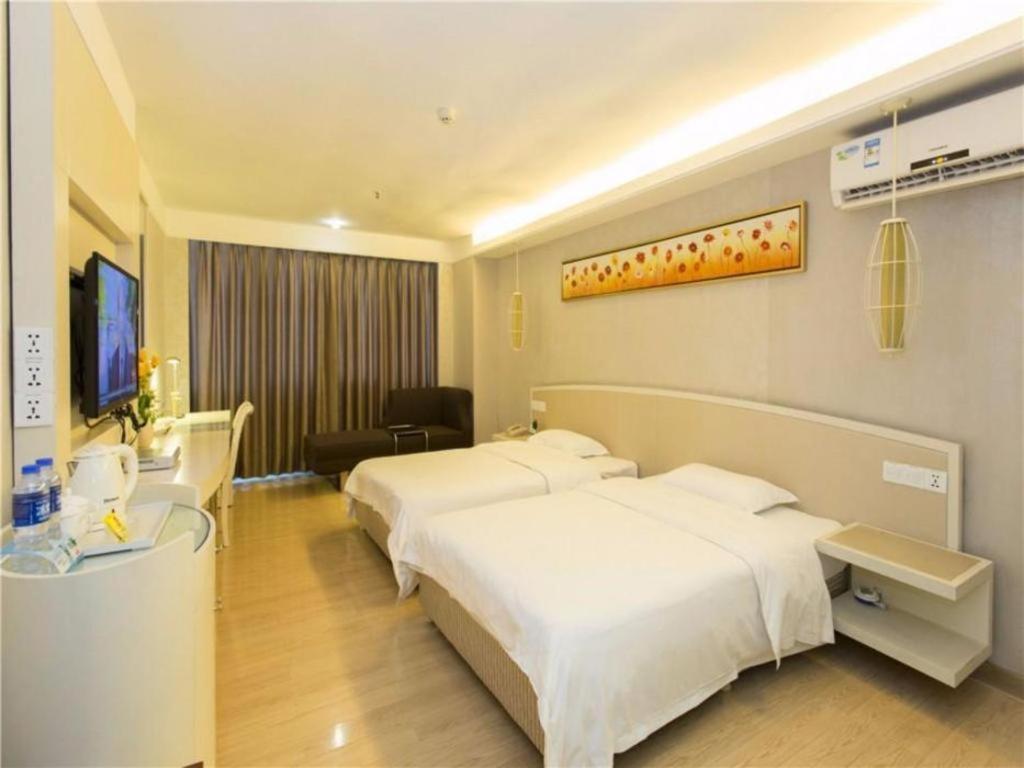 7 Days Zoo Huanghuagang Metro Station Hotel 2*